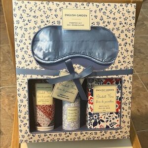 Blue and Red Pamper Kit